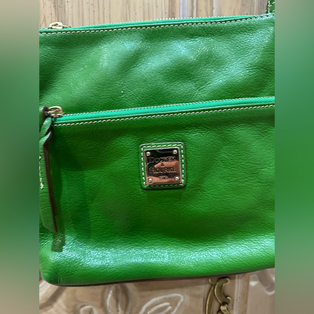 Green Dooney & Bourke crossbody bag!!! EUC minimal signs of wear